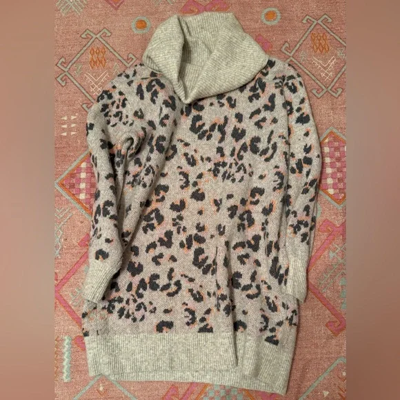 Anthropologie Emma Grey Cowl Neck Leopard Animal Tunic Sweater S - Picture 4 of 10